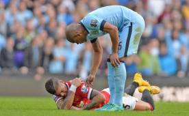 El momento que Marcos Rojo se quejaba del fuerte dolor en su hombro.