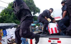 La policía ha luchado por frenar los enfrentamientos, pero ha sido imposible.