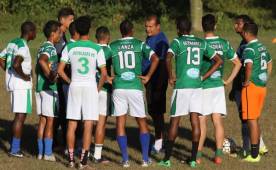 Wilmer Cruz dejó claro que quiere compromiso de los jugadores del Juticalpa para asegurar la categoría y luego buscar una clasificación. Foto Ronald Aceituno