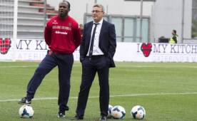 David Suazo está como asistente en el Cagliari de Italia.