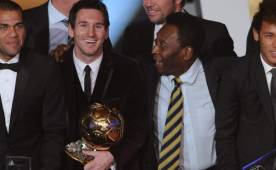 Messi junto a Pelé en una entrega del Balón en el 2015. Foto Archivo.