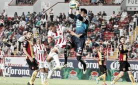 Roger Rojas suma tres goles con el Necaxa, este sábado se fue en blanco, pero le causó problemas a la defensa del Sinaloa. Foto Twitter