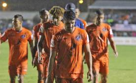 Los jugadores del Motagua salieron cabizbajos luego de perder otra final.