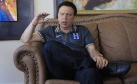 Alfredo Hawit visitó el entreno de la Selección de Honduras en el Olímpico y habló del arranque de la eliminatoria. Foto DIEZ