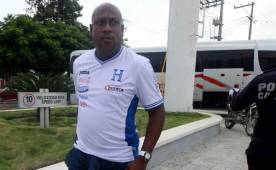 Hernán Medford llegó este miércoles a Tuxtla para afrontar el partido amistoso. Foto Wendell Escoto