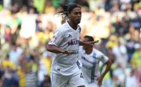 Ronaldinho es la figura mediática del Querétaro en la Liga de México. (EFE)