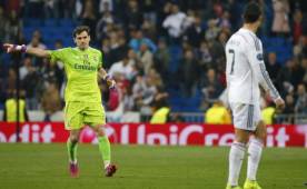 Momento en que Cristiano hacía regresar a Cristiano Ronaldo a despedirse del público.