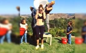 Jennifer López se sometió al 'Balde de agua fría' y retó al cantante Pitbull.