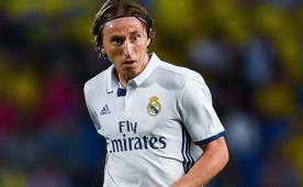 El volante del Real Madrid Luka Modric está analizando seriamente visitar el quirófano en busca de acelerar la recuperación de su lesión. Foto AFP