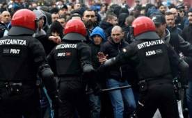Un aficionado ultra del Marsella fue detenido en Bilbao por agredir a elementos de la policía.