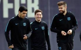 Suárez, Messi y Piqué en el entrenamiento previo al duelo ante Atlético de Madrid este martes. (Foto: Agencia EFE)