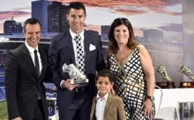 Cristiano Ronaldo estuvo acompañado por su familia y su representante Jorge Mendes. Foto AFP.