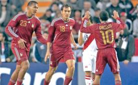 Salomón Rondón y Juan Arango son dos de las figuras de la Vinotinto que jugarán ante Honduras.