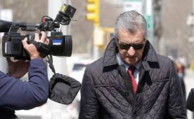 El exagente de partidos de la FIFA, el colombiano Miguel Trujillo, abandona el tribunal de Brooklyn, Nueva York, Estados Unidos. Fotos EFE.