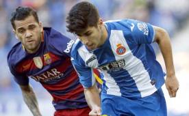 Dani Alves en el último duelo frente al Espanyol donde los golearon. Foto EFE.