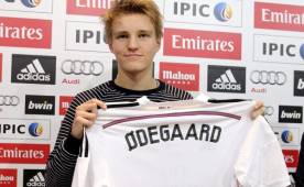 Butragueño ejerció como maestro de ceremonias en la presentación de Odegaard.