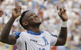 El delantero de la Selección de Honduras Romell Quioto celebrar el gol que le dio el triunfo a Honduras 2-1 sobre Canadá en San Pedro Sula. Foto Wendell Escoto