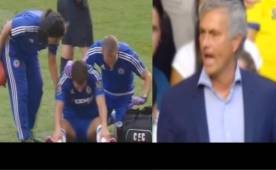 Momento que el Mourinho le pide a Hazard que se levante y continúe en el partido.
