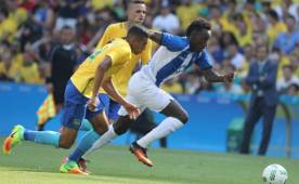 El delantero Alberth Elis en el partido frente a Brasil donde no se le dio muchas oportunidades, pero este sábado contra Nigeria tendrá revancha. Foto Juan Salgado