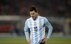 Lionel Messi salió frustrado de la final que perdió Argentina ante Chile. (EFE)
