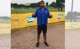 Rigoberto rivas posa con el uniforme del Inter, su nuevo equipo.