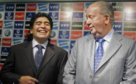 Grondona designó a Diego Maradona entrenador de Argentina en el año 2008.