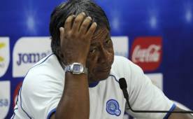 El entrenador hondureño Ramón Maradiaga no la pasa bien en El Salavado quien no le paga desde abril y está dirigiendo la eliminatoria rumbo a Rusia 2018.