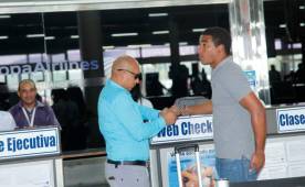 José Mendoza y su representante, Manrique Amador.