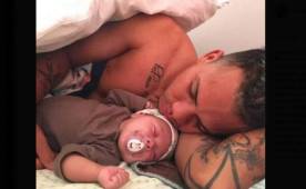 Vanessa Oliva colgó en redes sociales la tierna foto de Peralta con su hija y dedicó un conmovedor mensaje de Año Nuevo. Foto Instagram