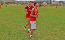Martínez Betanco celebrando un gol con el Vida de La Ceiba ante el Marathón.