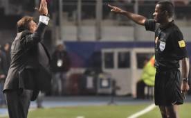 Por reclamos, el técnico Herrera fue expulsado en el segundo tiempo.