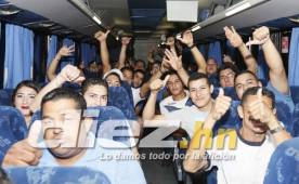 Momento en que los aficionados salían desde San Pedro Sula rumbo a El Salvador. Fotos DIEZ Moisés Valenzuela.