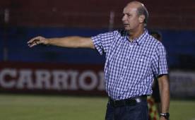Miguel Falero, técnico del Real España, lamentó que el mal estado del césped en La Ceiba no les permitiera mostrar su mejor fútbol. Foto Samuel Zelaya