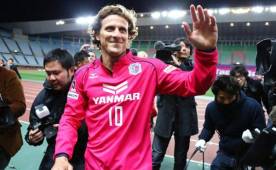 El uruguayo Diego Forlán es el máximo goleador del Osaka japonés.