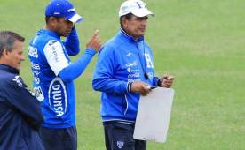 Amado Guevara junto al profe Pinto en un entrenamiento con Honduras.