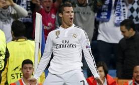 Cristiano Ronaldo festejó por partida doble en el estadio Santiago Bernabéu. (EFE)