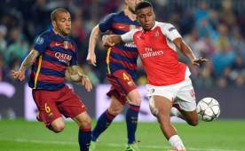 Dani Alves lleva 9 años jugando en el Barcelona, su contrato finaliza en junio de 2017.