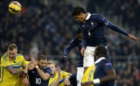 Con este cabezazo, Raphael Varane le dio el triunfo a Francia. (Foto: AFP)