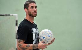 Sergio Ramos se encuentra de vacaciones y a la espera de que su representante llegue a un acuerdo de renovación con Real Madrid o acepte la oferta de otro club. Foto AFP