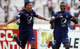 Motagua cobró venganza por lo ocurrido en la primera vuelta, venció a Olimpia y de pasó saltó al primer lugar de la tabla. Foto Juan Salgado