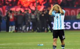 Javier Mascherano finalizó el encuentro lesionado, pero nunca bajó la guardia, al final terminó entre lágrimas.