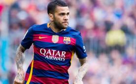 Dani ALves tiene 33 años y buscaría su primera aventura en Italia.
