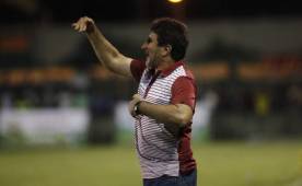 El entrenador del Olimpia, Héctor Vargas, tiene el mérito de sacar muchos jugadores jóvenes con los que el cuadro Blanco compite en el campo nacional.