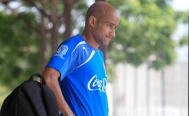 Omar Guerra tuvo que ver desde graderías el final del entrenamiento por precaución. (Foto: Juan Salgado)