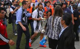 Landon Donovan no ha dejado claro si seguirá ligado al fútbol. Se tomará un tiempo con su familia para decidirlo. Foto AFP