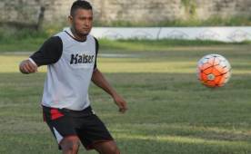El delantero Juan Manuel Munguía ya comenzó a sudar la camisa del Victoria. Foto Javier Rosales