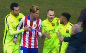 Torres llegó a reclamarle a Neymar, este respondió y estuvieron a punto de soltar golpes cuando iban a camerinos.