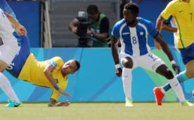 El defensa Johnny Palacios no la pasa bien. Le siguen lloviendo las críticas por su pésima actuación ante Brasil.