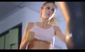 La hermosa modelo Ellen Adarna ha encendido las redes sociales con un sensual video de entrenamiento. Foto Youtube.com