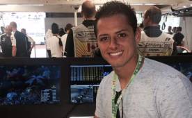Chicharito disfruta sus vacaciones en Canadá en circuito de Fórmula 1, deporte que cubre su novia Lucía Villalón.